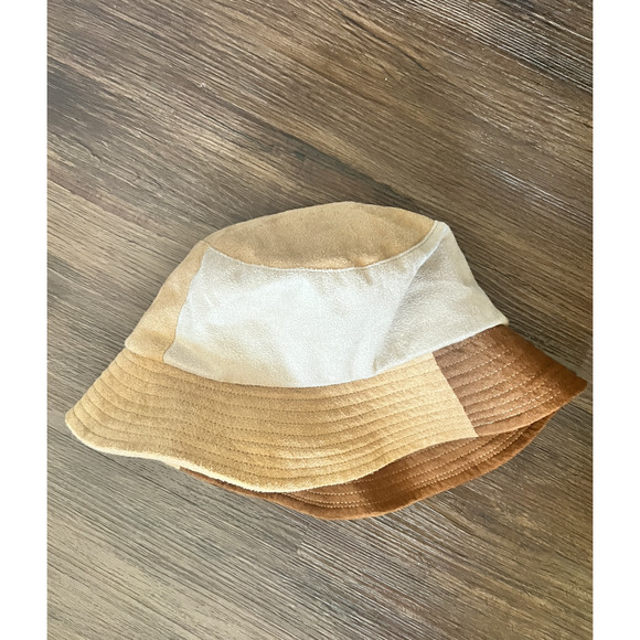 Free People Suede Bucket Hat

Tag has been removed, but never wore!! - Picture 3 of 4